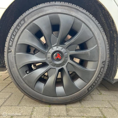 Tesla Model 3 - Afbeelding 20 van 23