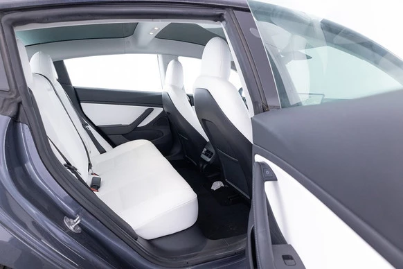 Tesla Model 3 - Afbeelding 8 van 27