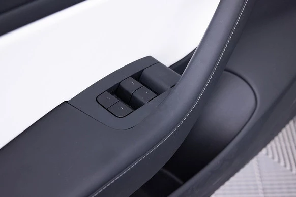 Tesla Model 3 - Afbeelding 9 van 27