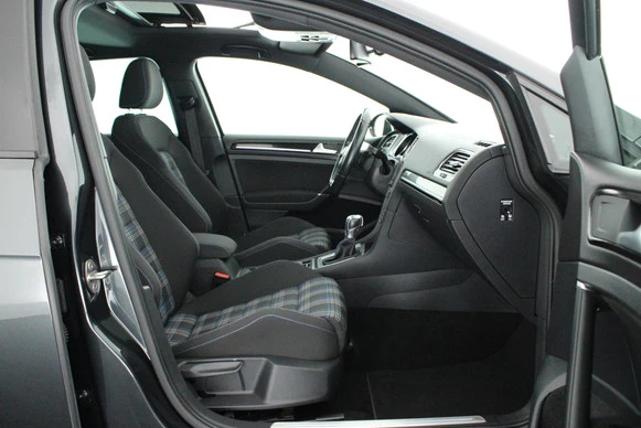 Volkswagen Golf - Afbeelding 13 van 30