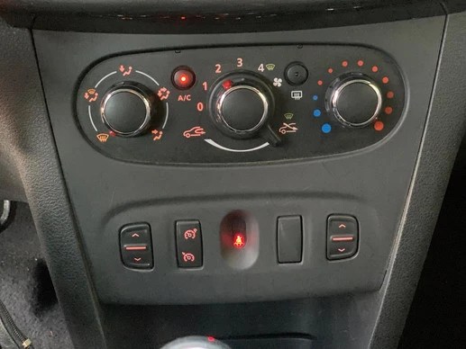 Dacia Logan - Afbeelding 7 van 19