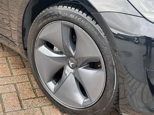 Tesla Model 3 - Afbeelding 15 van 20