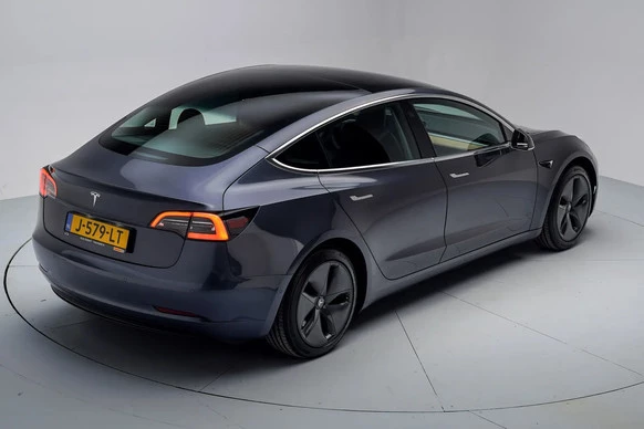 Tesla Model 3 - Afbeelding 16 van 30