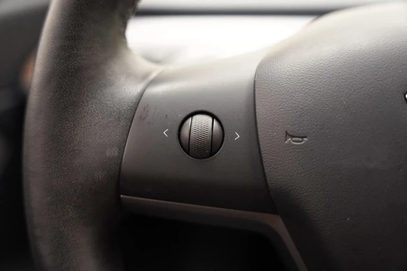 Tesla Model 3 - Afbeelding 19 van 30