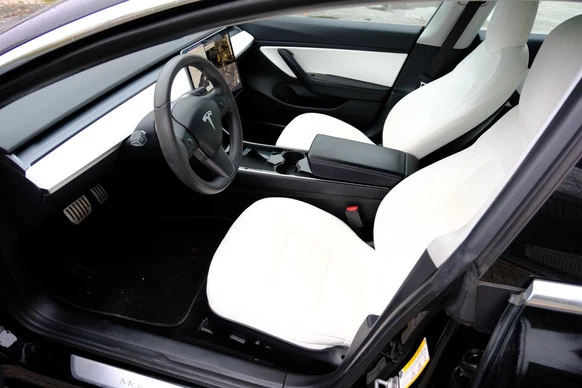 Tesla Model 3 - Afbeelding 2 van 30