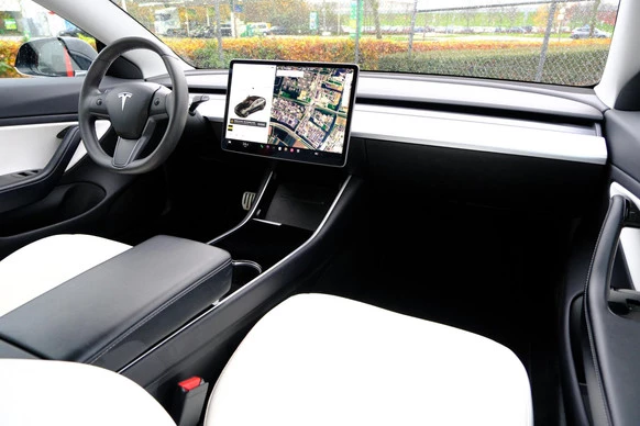 Tesla Model 3 - Afbeelding 5 van 30