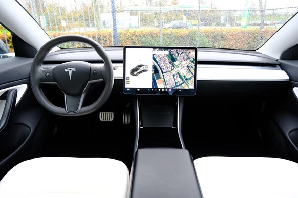 Tesla Model 3 - Afbeelding 13 van 30