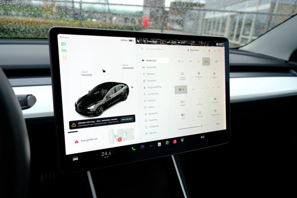 Tesla Model 3 - Afbeelding 18 van 30