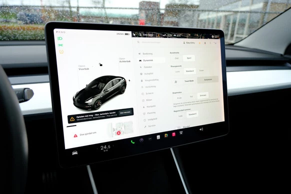 Tesla Model 3 - Afbeelding 19 van 30