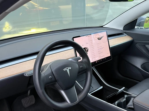 Tesla Model 3 - Afbeelding 9 van 14