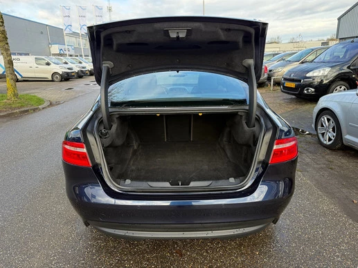 Jaguar XE - Afbeelding 16 van 30
