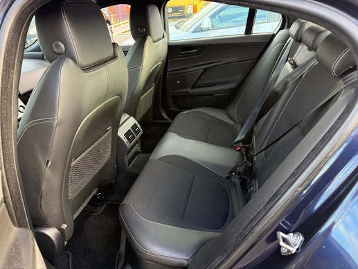 Jaguar XE - Afbeelding 18 van 30