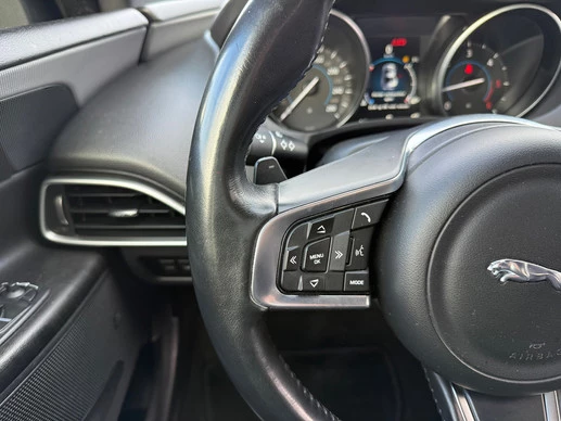 Jaguar XE - Afbeelding 21 van 30