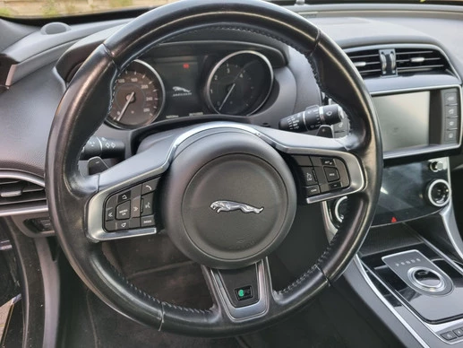 Jaguar XE - Afbeelding 21 van 30