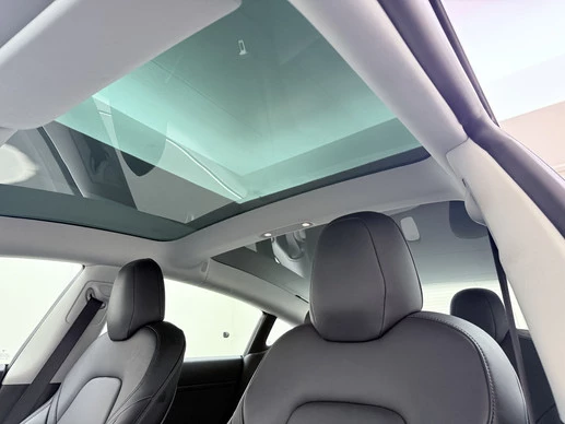 Tesla Model 3 - Afbeelding 18 van 30