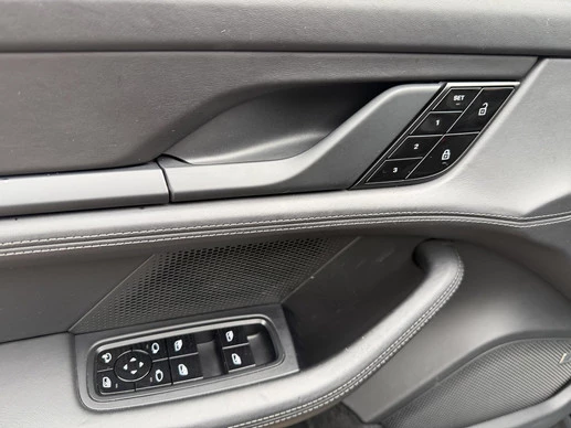 Porsche Taycan - Afbeelding 11 van 28