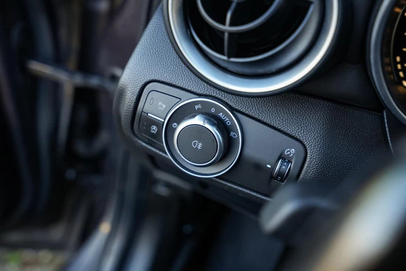 Alfa Romeo Giulia - Afbeelding 22 van 30