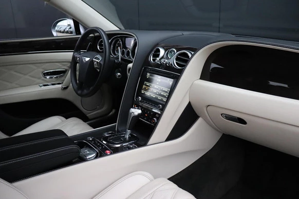 Bentley Flying Spur - Afbeelding 14 van 30