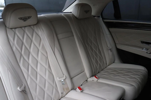 Bentley Flying Spur - Afbeelding 26 van 30