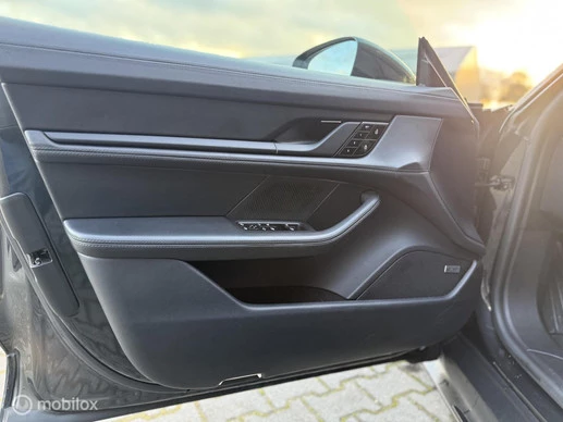 Porsche Taycan - Afbeelding 15 van 26