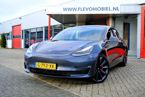 Tesla Model 3 - Afbeelding 1 van 30