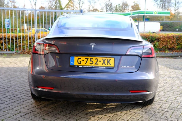 Tesla Model 3 - Afbeelding 8 van 30