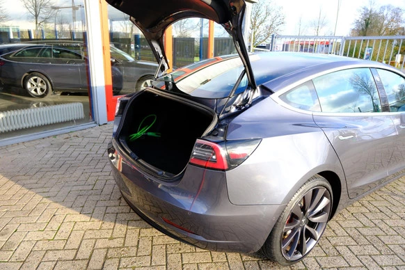 Tesla Model 3 - Afbeelding 9 van 30