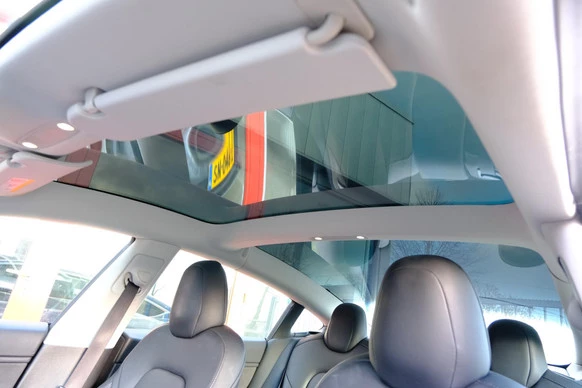 Tesla Model 3 - Afbeelding 29 van 30