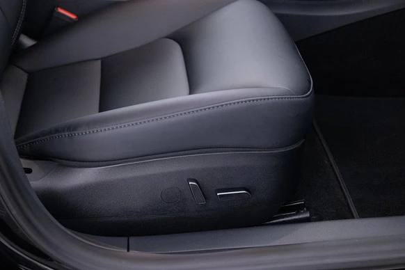 Tesla Model 3 - Afbeelding 8 van 30