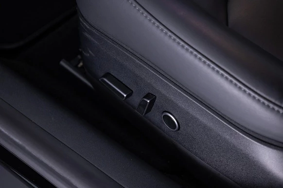 Tesla Model 3 - Afbeelding 11 van 30