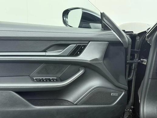 Porsche Taycan - Afbeelding 16 van 30