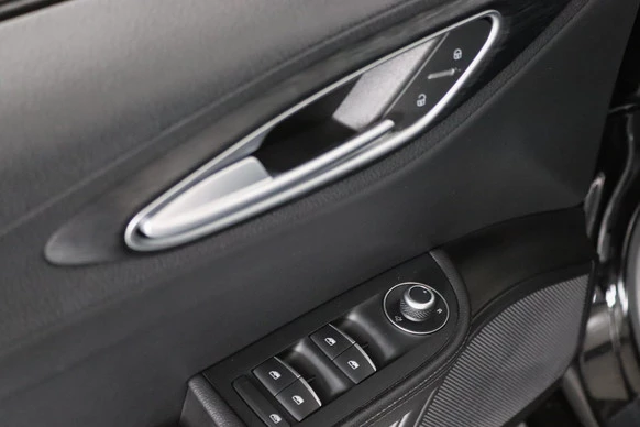 Alfa Romeo Giulia - Afbeelding 25 van 30