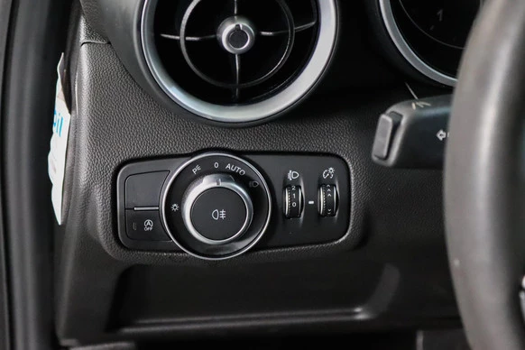 Alfa Romeo Giulia - Afbeelding 27 van 30