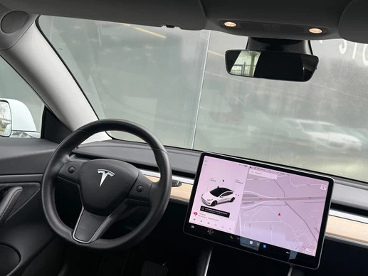 Tesla Model 3 - Afbeelding 8 van 17