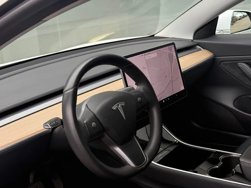 Tesla Model 3 - Afbeelding 9 van 17