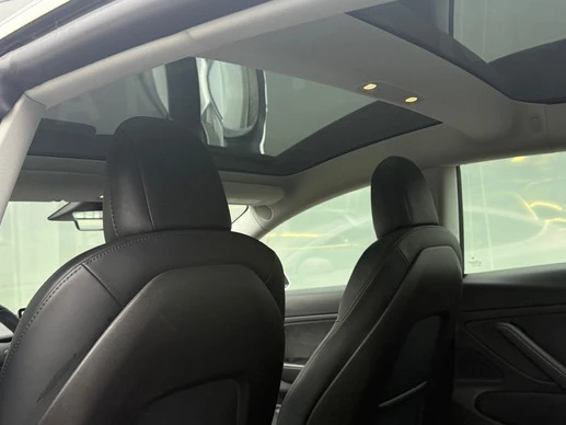 Tesla Model 3 - Afbeelding 13 van 17