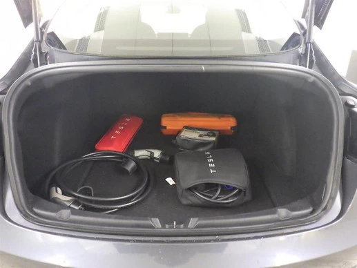 Tesla Model 3 - Afbeelding 6 van 11
