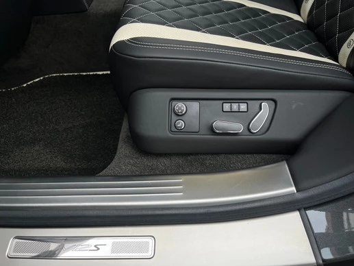 Bentley Flying Spur - Afbeelding 27 van 30