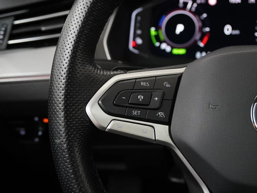 Volkswagen Passat - Afbeelding 8 van 30