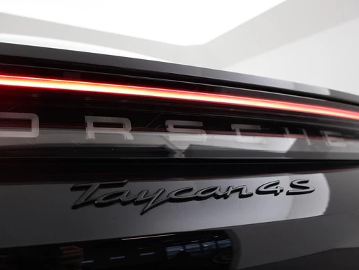 Porsche Taycan - Afbeelding 18 van 30