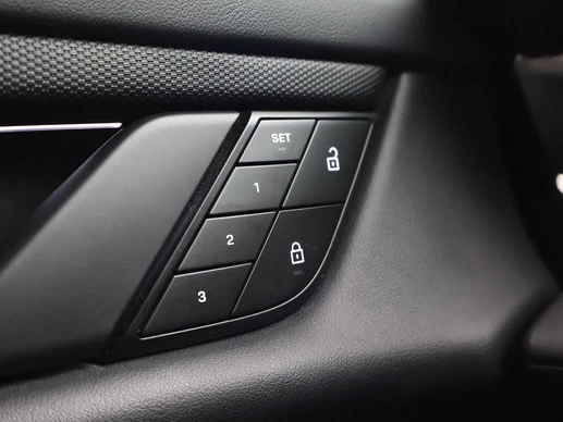 Porsche Taycan - Afbeelding 25 van 30