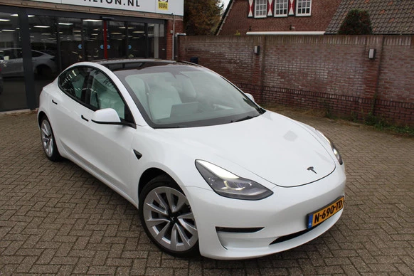 Tesla Model 3 - Afbeelding 1 van 20