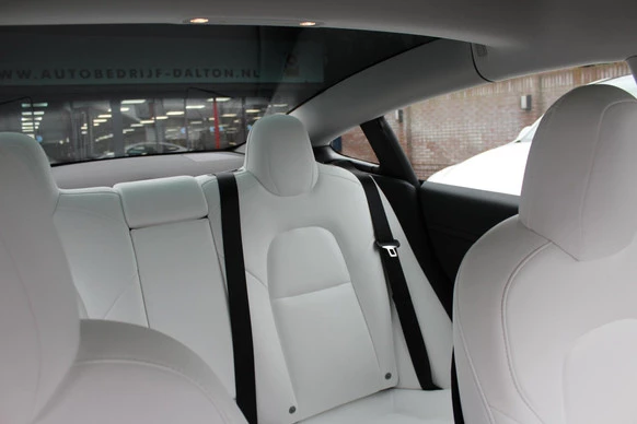 Tesla Model 3 - Afbeelding 5 van 20