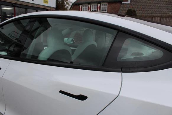 Tesla Model 3 - Afbeelding 9 van 20
