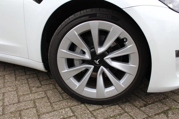 Tesla Model 3 - Afbeelding 18 van 20