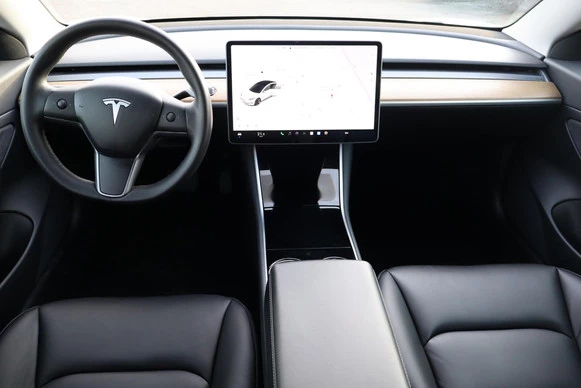 Tesla Model 3 - Afbeelding 2 van 30