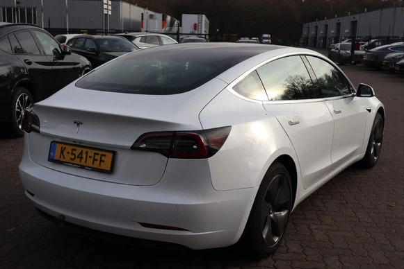 Tesla Model 3 - Afbeelding 7 van 30