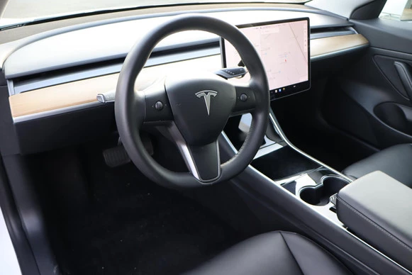 Tesla Model 3 - Afbeelding 8 van 30