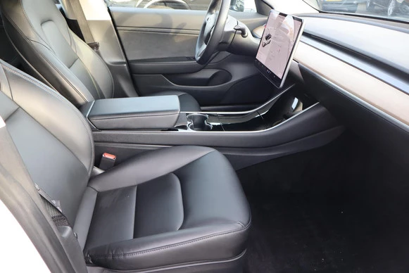 Tesla Model 3 - Afbeelding 14 van 30