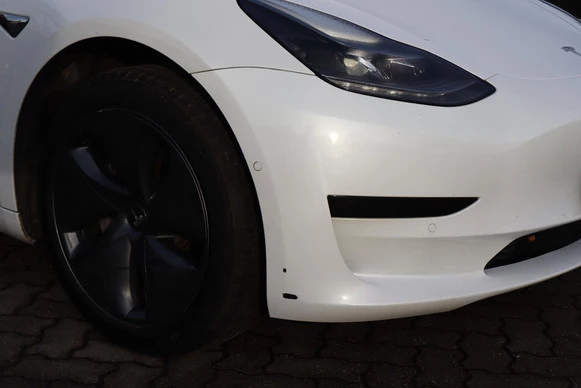 Tesla Model 3 - Afbeelding 15 van 30